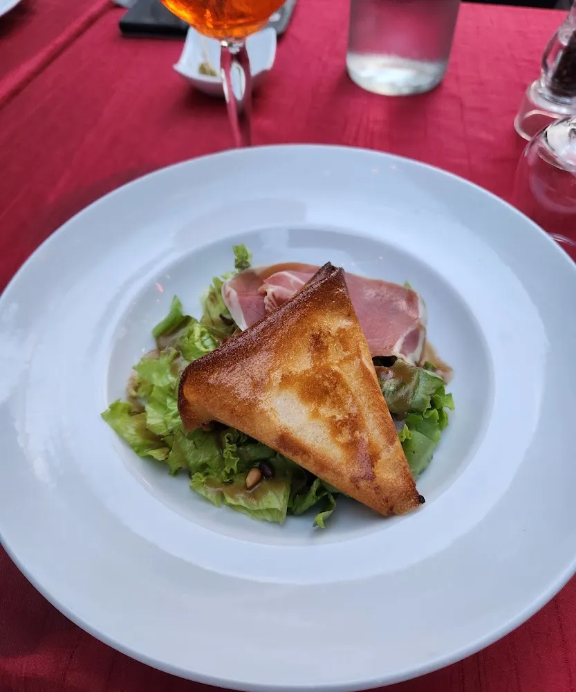 Croustillant Au Chèvre Miel Salade Pignons Sereano